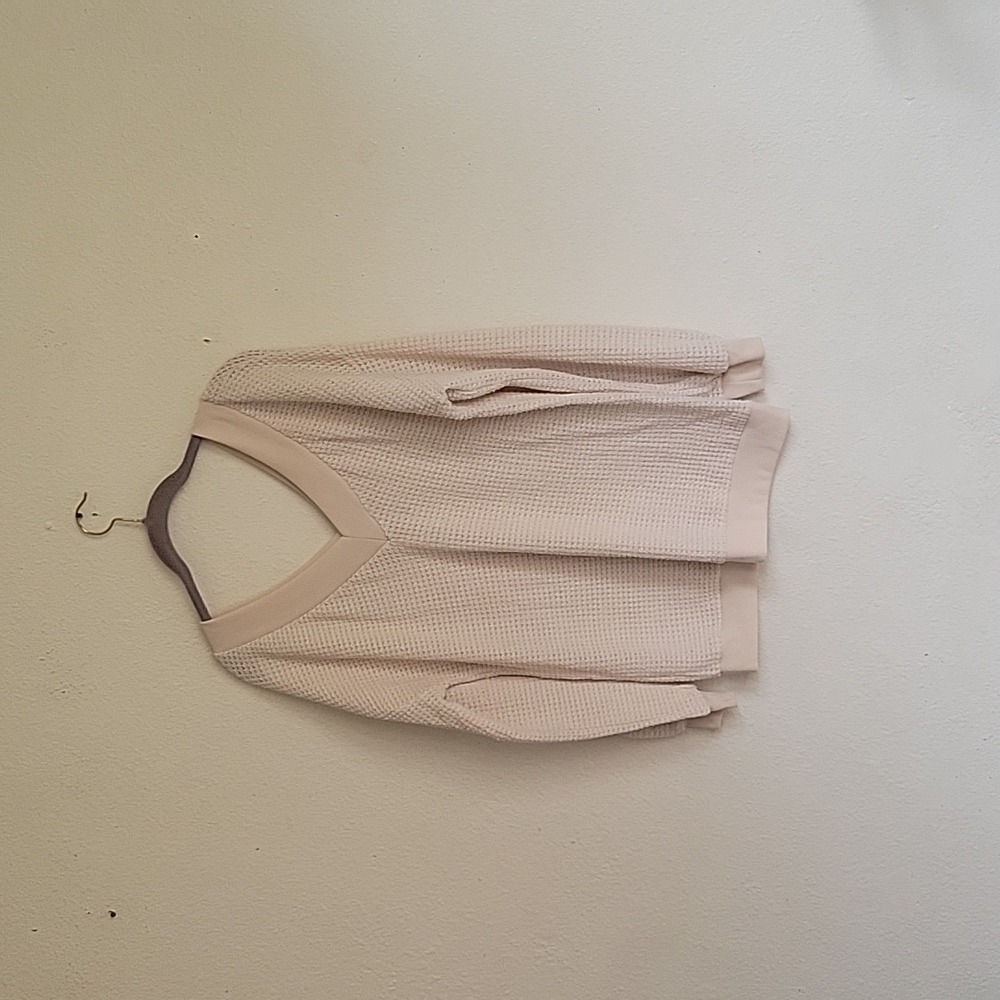 ADREAMLY knit vneck top size Medium color cream